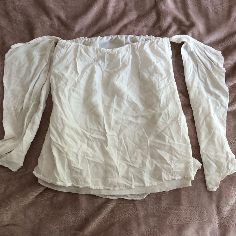 White blouse - Picture 2 of 3
